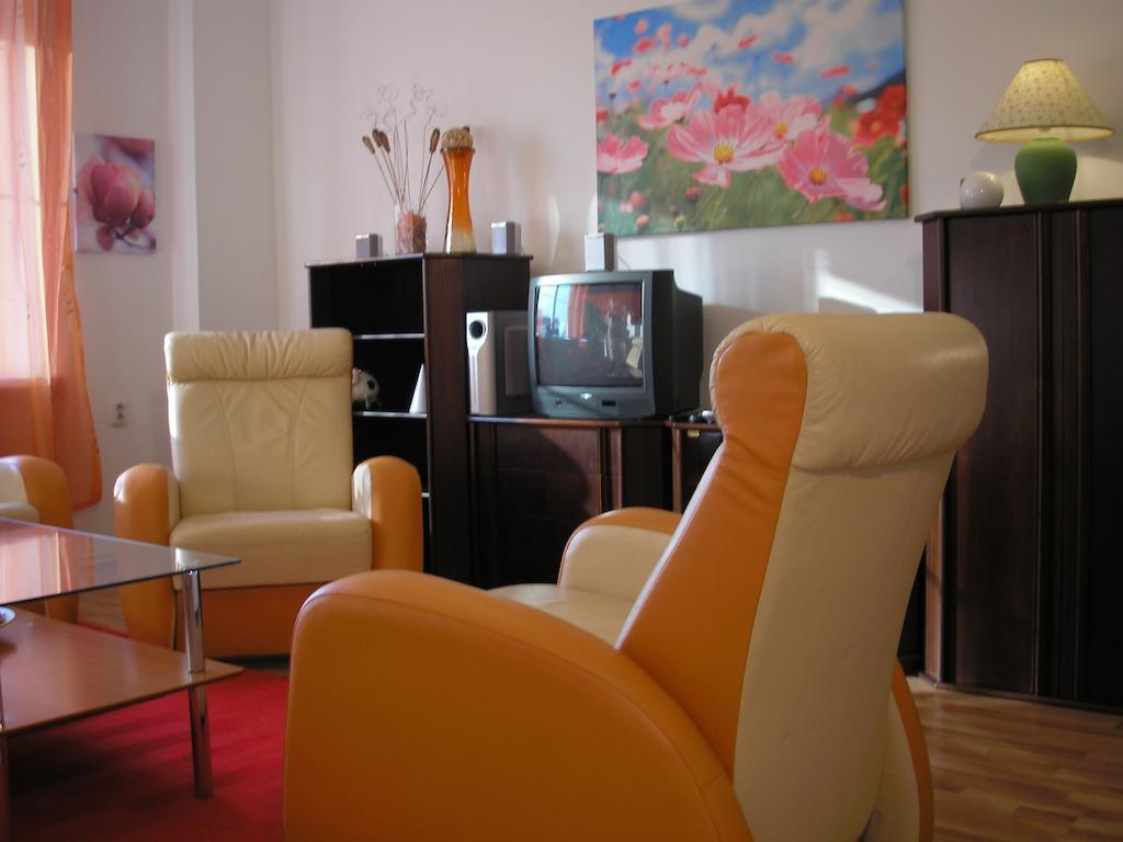 Apartment Accommodation Up To 17 Bratislava Luaran gambar