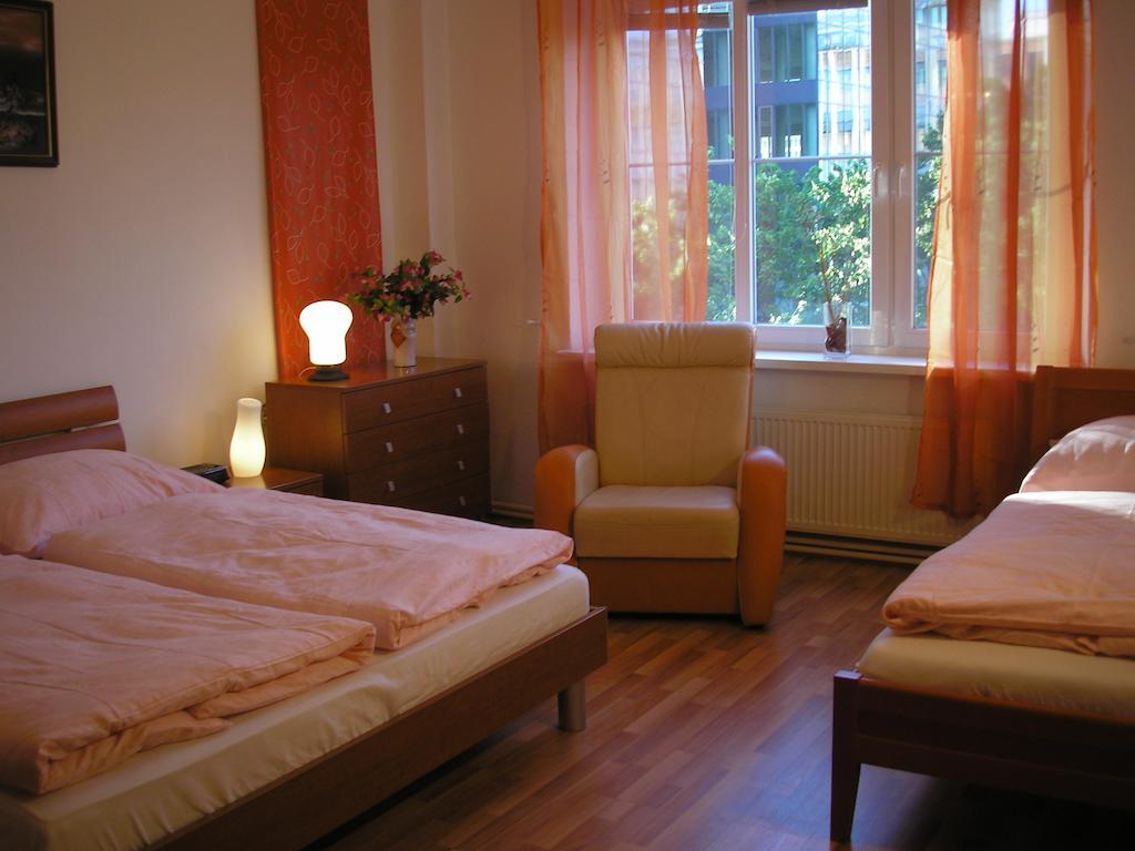 Apartment Accommodation Up To 17 Bratislava Luaran gambar