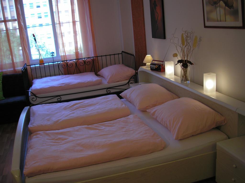 Apartment Accommodation Up To 17 Bratislava Luaran gambar
